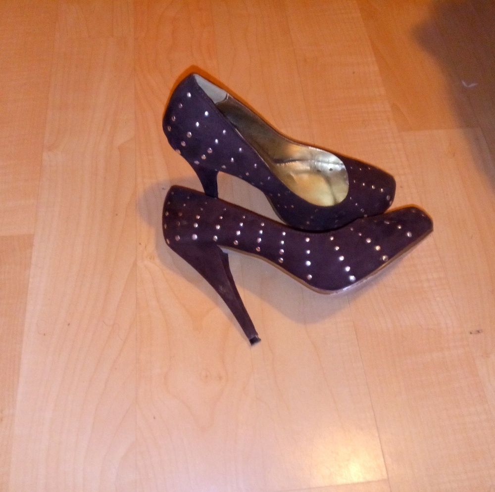 Brown pumps